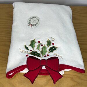 Wellesley Manor Bath Towel Holiday Collection Red Ribbon Holly & Berries